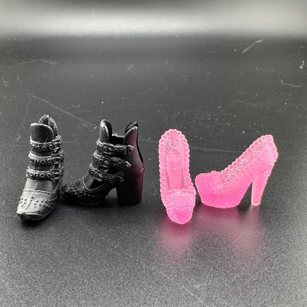 Barbie Fashionistas Y2K‎ Fashion Doll Shoes Pink Black Accessories Packs Heels